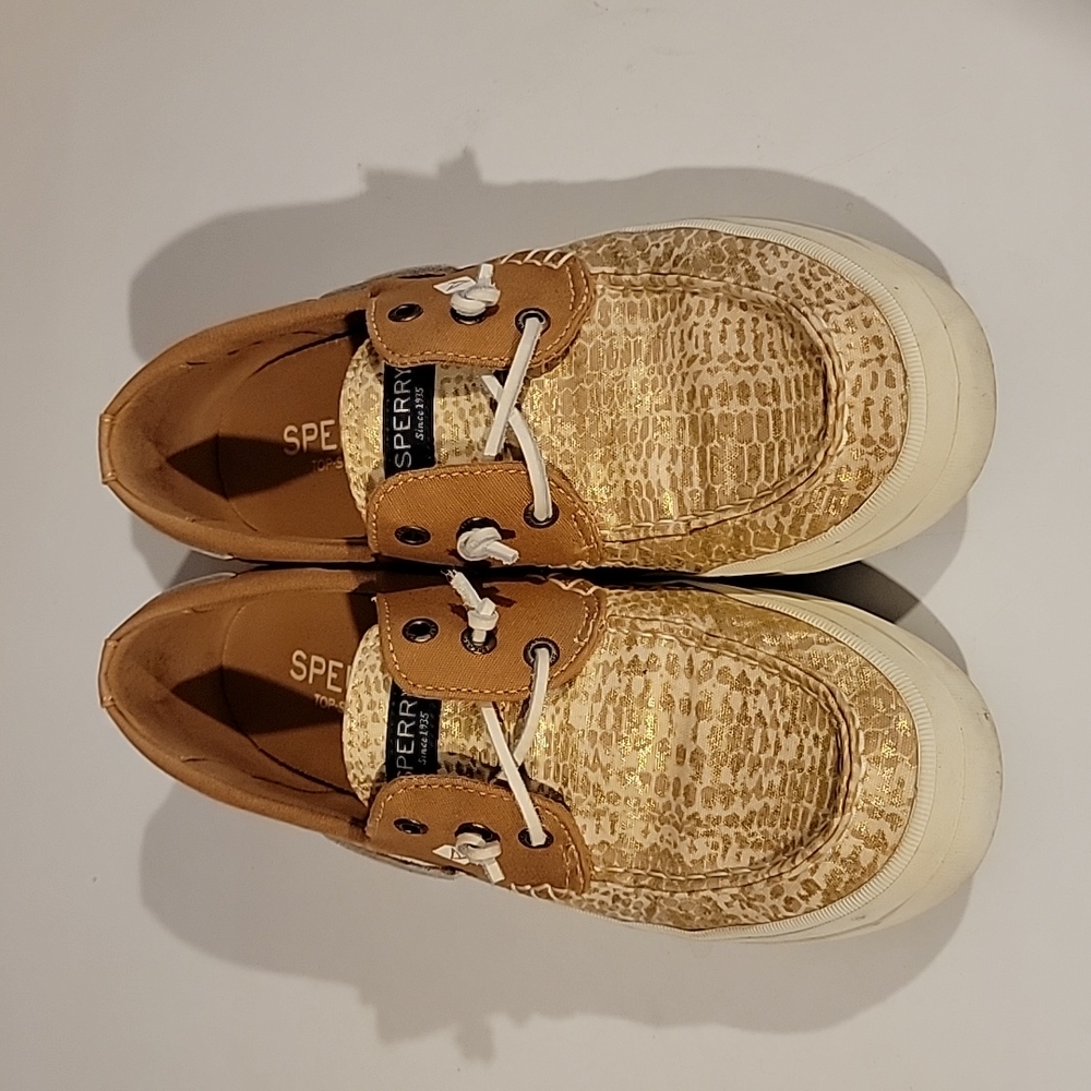 Womens Sperry boat shoes, size 9